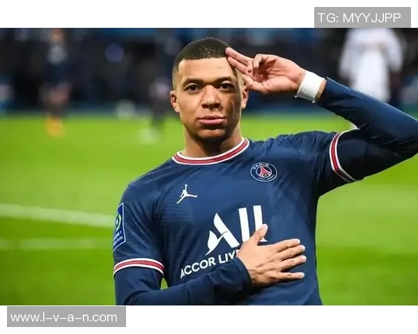 足球马赛克球星卡孔雀折独特设计引领收藏新潮流引发球迷热议